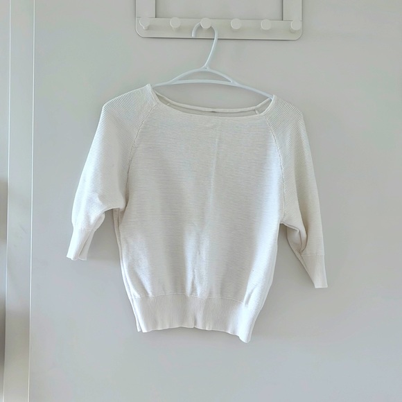 White top with mid length sleeves - Picture 1 of 1